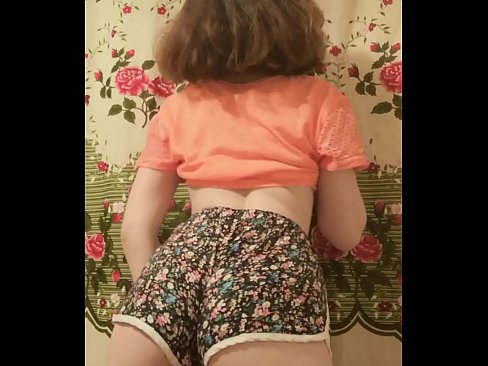 ❤️ Sexet ung babe laver en striptease ved at filme sine shorts på kamera ❤️ Porn video at da.sexogolic-info.ru ❌❤