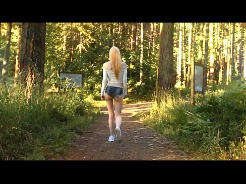 ❤️ Smuk kvinde bevæger sig langsomt, ikke nøgen video ❤️ Porn video at da.sexogolic-info.ru ❌❤